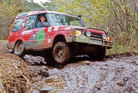 Colin Gross driving his Land Rover Discovery in the 1000 Rivers rally