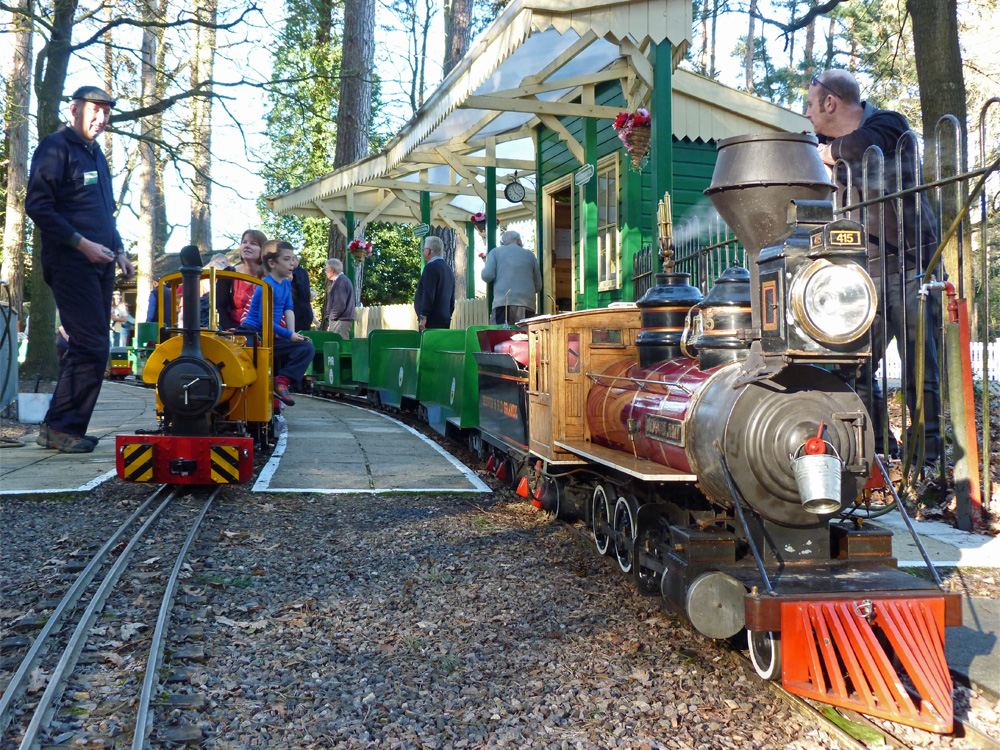 The first passengers of 2014 arrive.